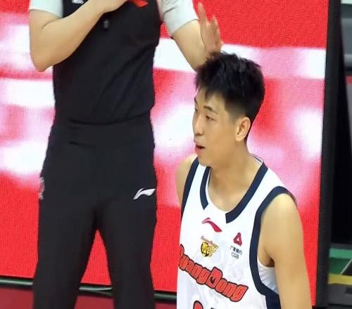 确认不打了！广东最大对手惨遭重创，保送杜锋躺进积分榜前四！