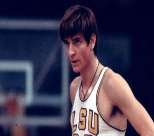 NCAA单赛季场均得分前五：单场100分排第二，榜首44.5分