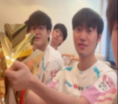 Bin哥随记一则：今天是3月22号，我们现在在巴西圣保罗，夺冠了