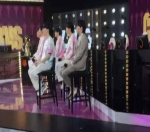 BLG分享选手赛后动态：好幸福的时刻！一起欢呼吧