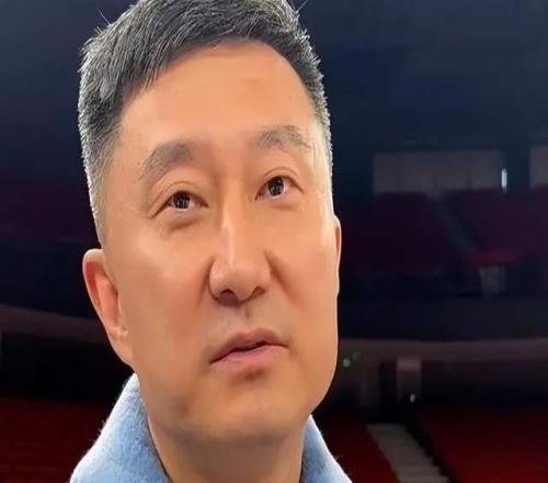 广东备战上海滩，杜锋展望卖起关子，避谈下课传闻，一人成X因素