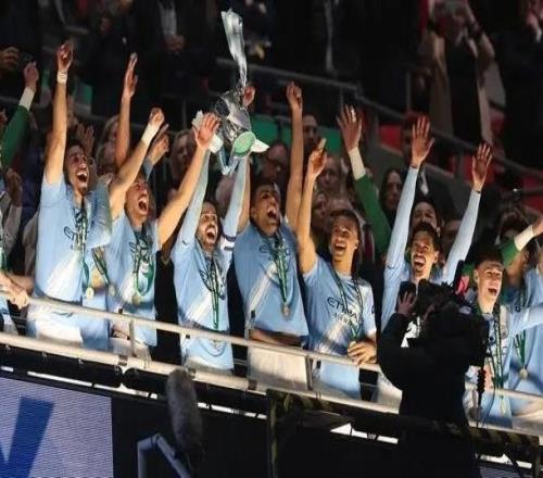 镜报：曼城捧杯时，赖斯、加布、萨利巴和卡拉菲奥里移开目光