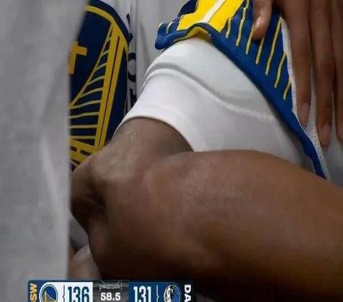 WOC！骨头突出来了！勇士太惨，全场球员都哭了