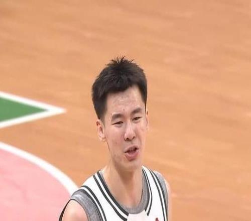 3分险胜，辽宁男篮上演逆转赵继伟11分11助攻外援23分避免被裁