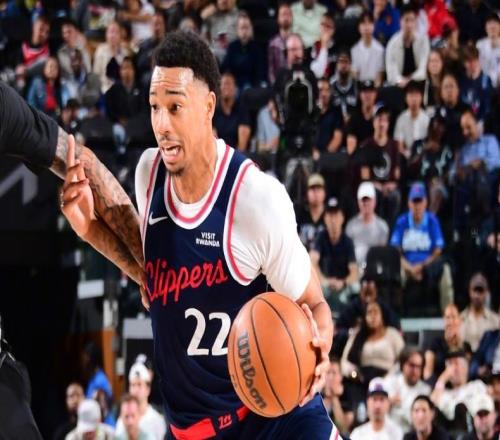 快船33分大胜雄鹿，效率破纪录，小卡28分3断，这表现该进双一阵