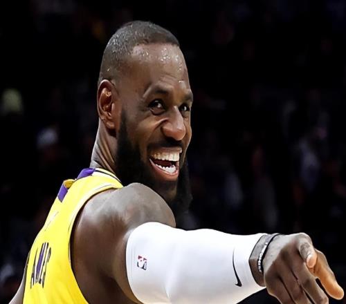 差1篮板三双！41岁勒布朗遭多次争议判罚湖媒高呼裁判太荒谬