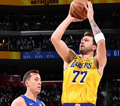 今日的NBA常规赛结束了所有比赛，最新积分榜如下！