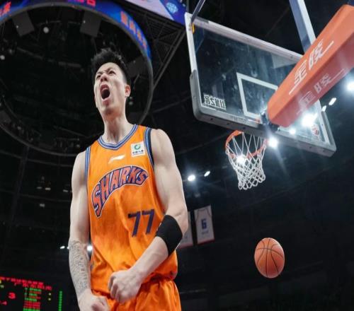 CBA排名又乱了！上海10连胜杀回第一，广东难保前4，北京又被爆冷