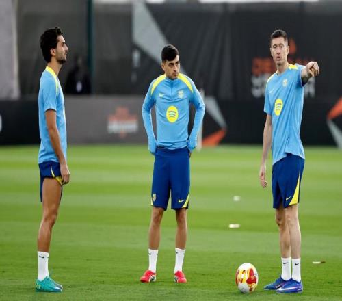 阿斯：巴萨已陷入中锋危机，夏窗若莱万留队将处理费兰的未来