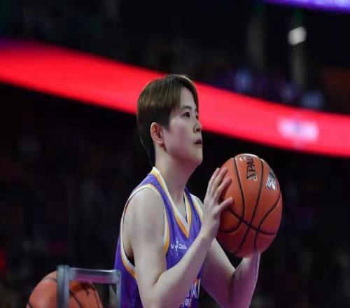 WCBA全明星周末三分球大赛浙江队董可尔18分获得冠军