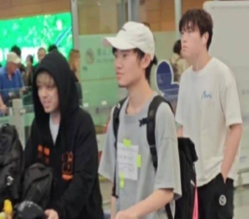 BLG发布选手动态：欢迎冠军小碧们回家