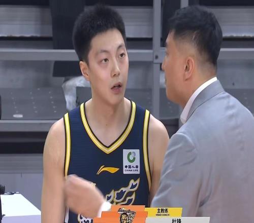 北京男篮逆转广东，杜锋许利民赛后总结，巩晓彬说奎因是浪费名额