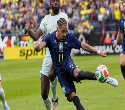 世体：巴萨与巴西队队医进行了沟通，拉菲尼亚可能存在伤病