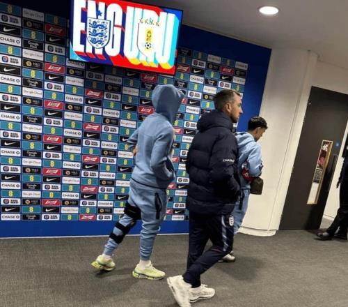 戴护具离场！阿森纳边锋国家队受伤塔帅三冠王梦想又遭重击