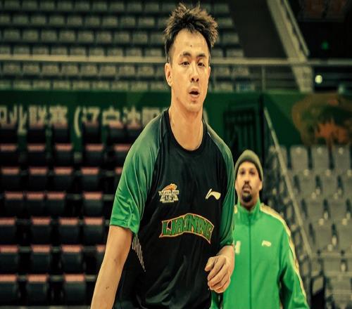 赵继伟5助攻1抢断！鄢手骐3分,布罗金顿1分,哈维2分,辽篮落后10分