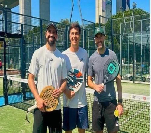 无事一身轻，阿莫林与曼城体育总监维亚纳在葡萄牙打板式网球