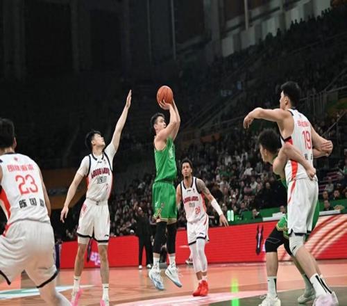 16分大胜，广州打崩辽宁队！徐昕20+9兑现天赋，赵继伟7中1成拖累