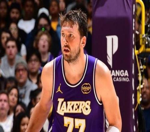 东契奇谈技犯：扎威冲着我脸吼了三次我只是想离开那里