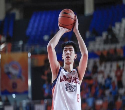 20+9，徐昕打爆四冠王内线，赛后听听粤媒怎么说，杜锋遭到质疑