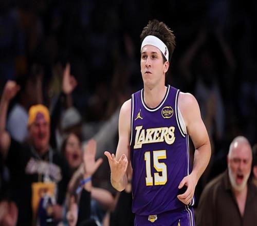 前三节表现平庸，但湖人后场球星末节完成了大爆发直接带走了比赛