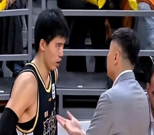 重磅：广东队内讧曝光：不堪忍受辱骂，焦泊乔更衣室与杜锋决裂