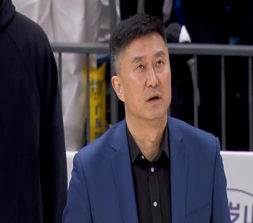 第二阶段最佳一战！徐杰三分6中4轰20+5助攻送四川男篮32连败