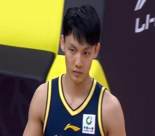 徐杰：我们应该每一个人都专注比赛自己和球队的状态慢慢往上走