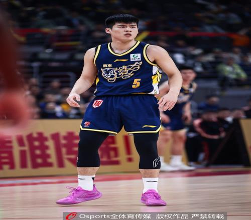 媒体人解读陈家政与张皓嘉的表现和比赛细节与他们的内心渴望之间的差异_CBA直播