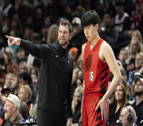 生涯首T！损失2000美金！杨瀚森只是微微一笑，他已赢得主帅信任