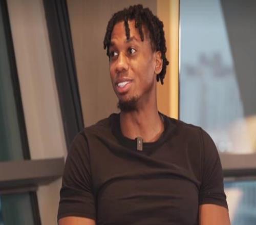 怀特塞德：我喜欢CBA球员不会频繁假摔很尊重大家真刀真枪地对抗