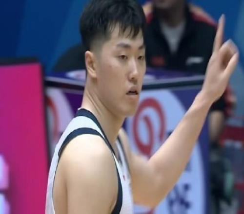 躺赢张皓嘉出场37分44秒，5中1仅得到2分&正负值+49最高