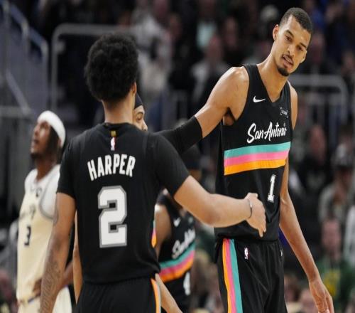 领袖风范，文班亚马谈胜利如何让马刺队比以往任何时候都更加团结