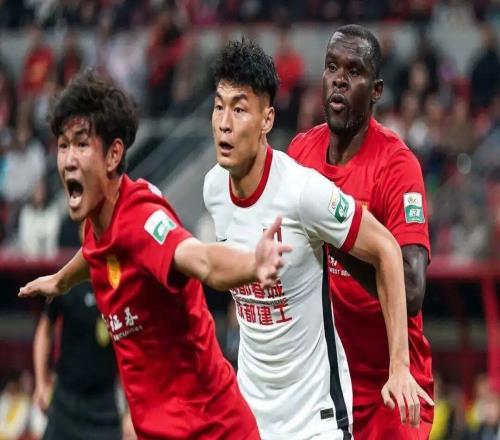 他原本被视为蓉城必走之人，曾被上港提前盯上，如今却逆袭成主力