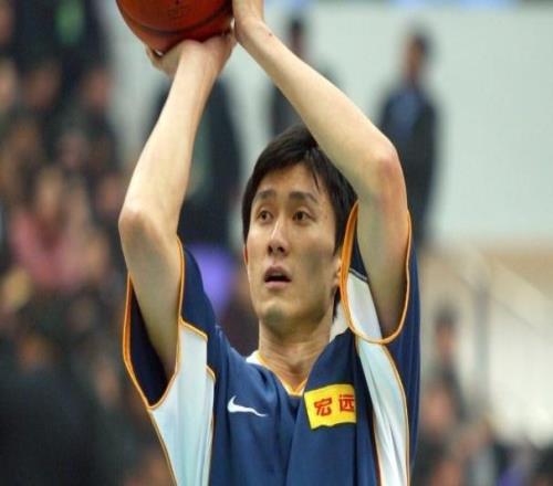 杜锋身兼三职是否合理郭士强曾打擦边球胡雪峰是前车之鉴