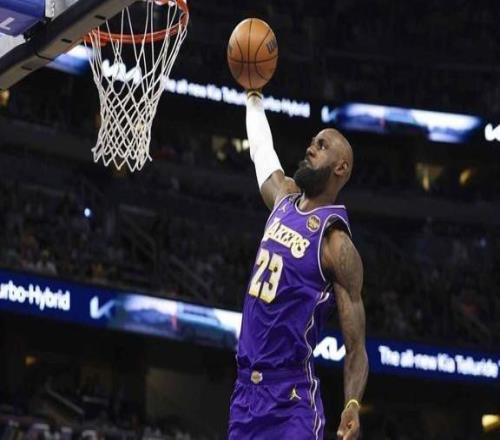 詹皇里夫斯默契爆表!准失误球变神仙空接暴扣