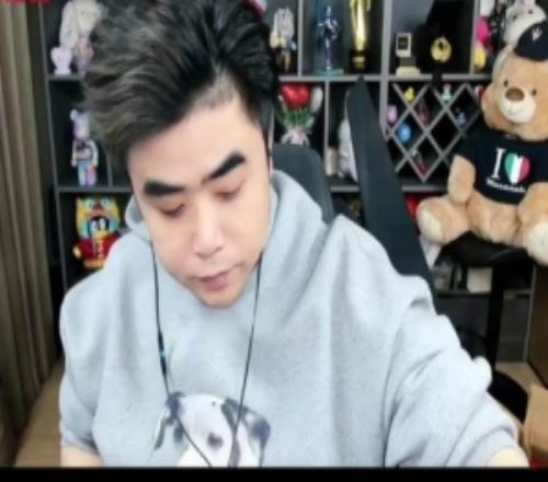 朱开：CC没打出对线的东西369我一直觉得很厉害状态起伏很正常