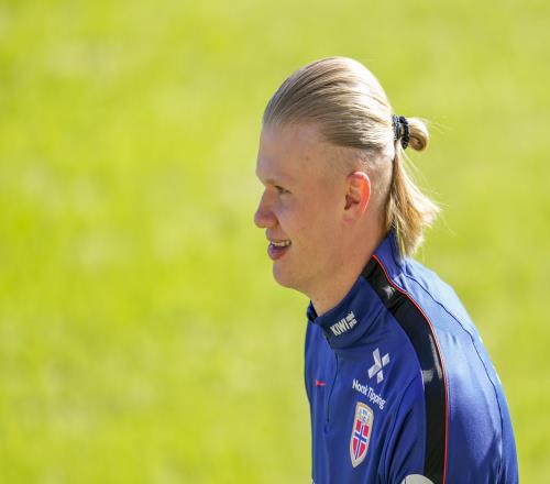 曼晚报道哈兰德即将首发对阵瑞士但挪威主帅似乎怕他撑不住全场_英超直播