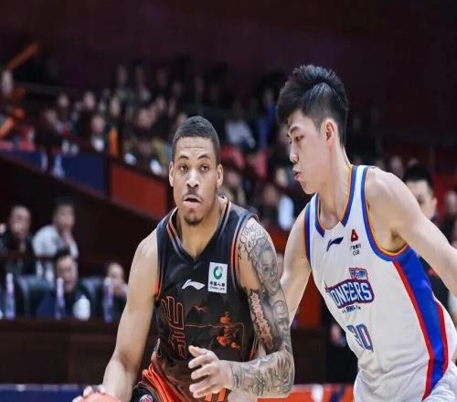 山东男篮外援大洗牌：克里斯稳坐钓鱼台，其余四人命悬一线