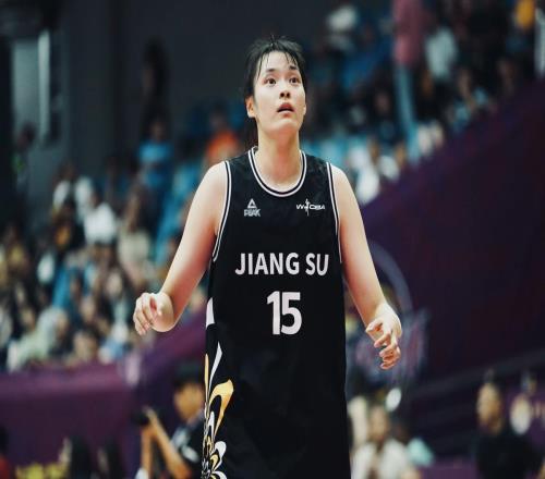 爆冷掀翻卫冕冠军！中国女篮26岁2米王牌闪耀：无惧3大内线名将