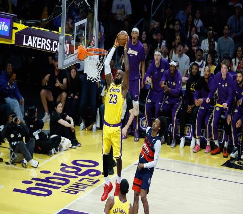 詹姆斯21+10+12三双湖人全队六人得分上双轻取奇才