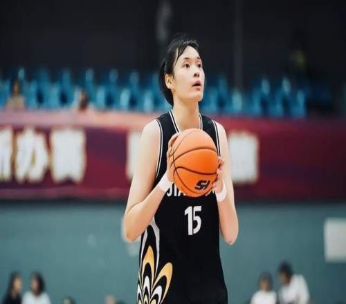 爆冷掀翻卫冕冠军！女篮2米王牌闪耀，才26岁，宫鲁鸣该给她机会