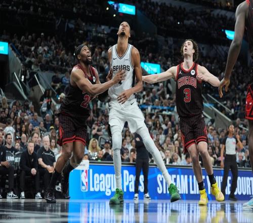 詹姆斯21+10+12无缘今日最佳球员！因为文班亚马41+16+4+3创4纪录