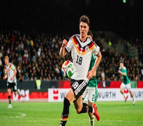 德天空：米兰、那不勒斯等俱乐部有意奥格斯堡中场柯米尔