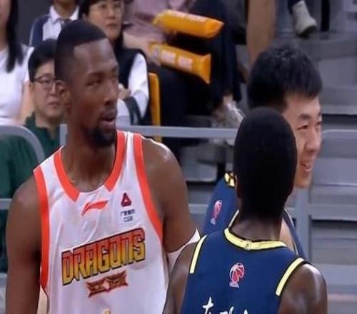 广东末节的神！张皓嘉前三节0分末节6中4轰10分刷新赛季生涯之夜