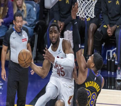 战略性放弃骑士输湖人，东契奇砍第3神迹，詹姆斯创NBA第一纪录