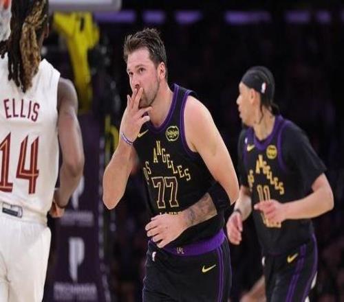 东契奇复出42+12喜迎15000分里程碑湖人主场轻取骑士