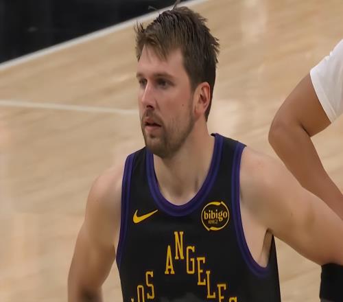 湖人大胜骑士，赛后球员评分，东契奇满分，里夫斯不及格