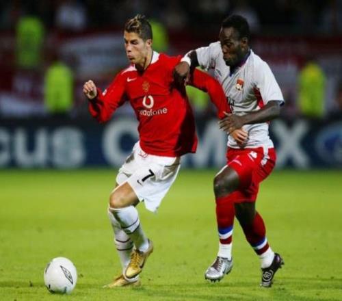 被穆里尼奥视为儿子的球员，为了穆帅放阿森纳鸽子，却耽误了温格