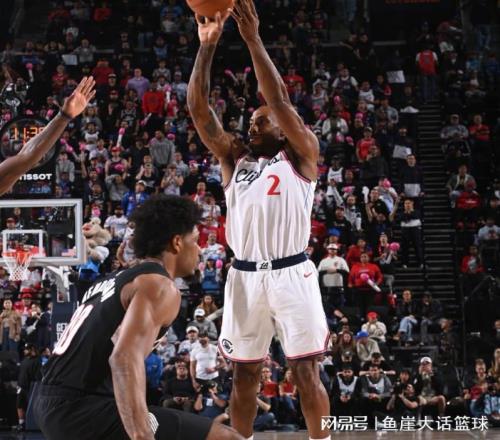 快船爆冷！伦纳德23+8创纪录，霍勒迪30+6立功，加兰20+4输球罪人