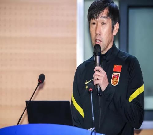 意外！他是唯一被邵佳一和斯卢茨基都看好的本土教练，曾是国脚